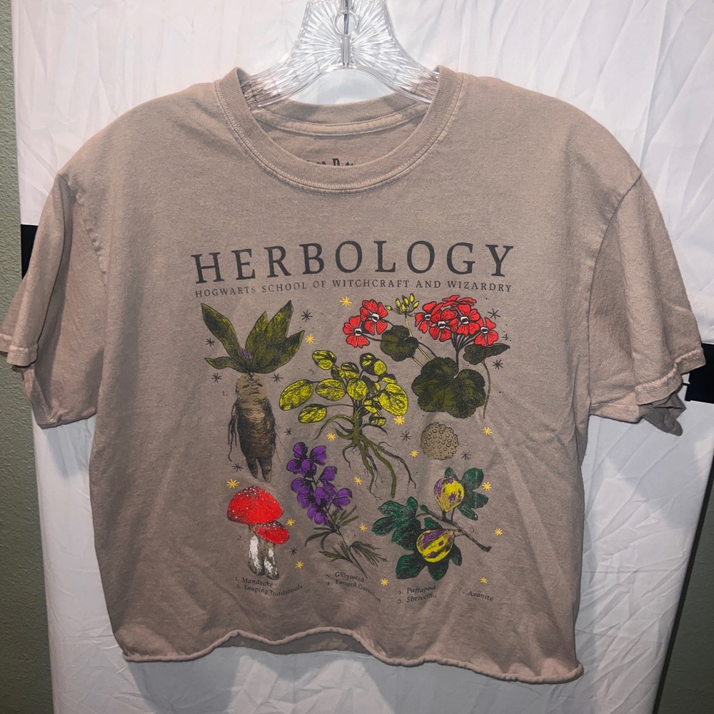 Harry Potter Herbology Hogwarts Graphic T-Shirt Tan Cropped Raw Hem Medium